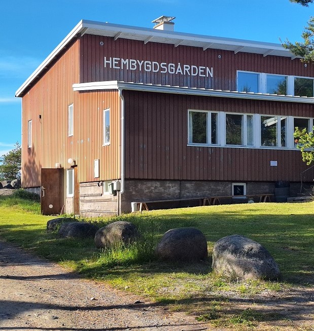 Utössä voit majoittua hotellissa, hostellissa tai vaikkapa entisessä postikonttorissa.